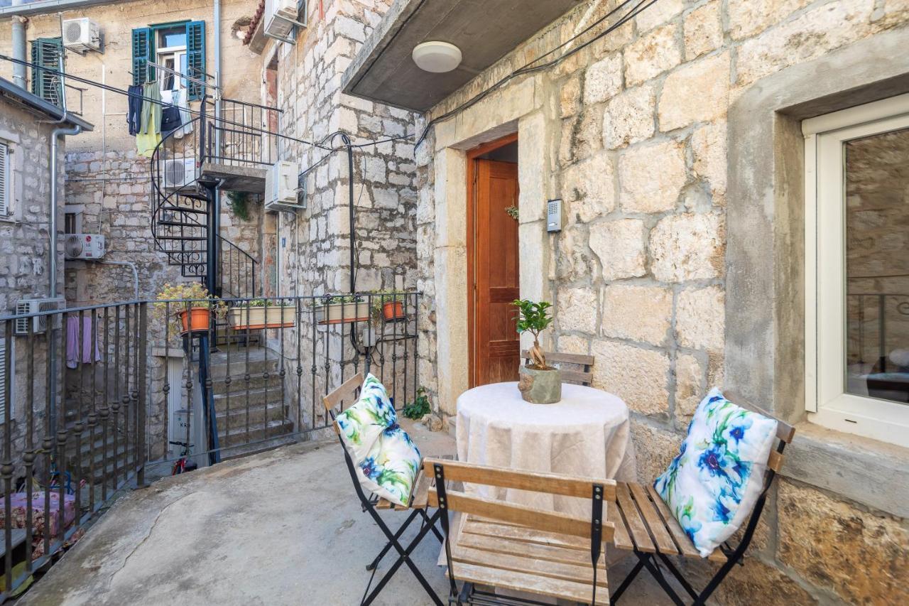 Central Alley Omiš Εξωτερικό φωτογραφία